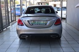 
										2020 Mercedes Benz AMG C-200 Gold full									