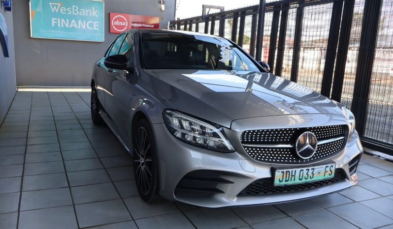 
								2020 Mercedes Benz AMG C-200 Gold full									