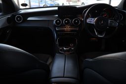 
										2020 Mercedes Benz AMG C-200 Gold full									
