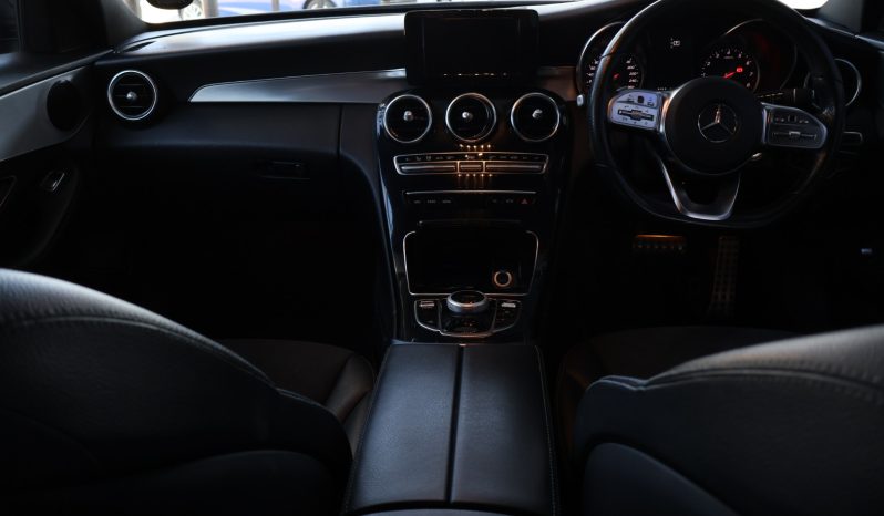 
								2020 Mercedes Benz AMG C-200 Gold full									