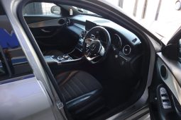 
										2020 Mercedes Benz AMG C-200 Gold full									