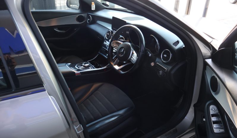 
								2020 Mercedes Benz AMG C-200 Gold full									