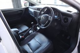 
										2017 Toyota Corolla 1.8 Prestige full									